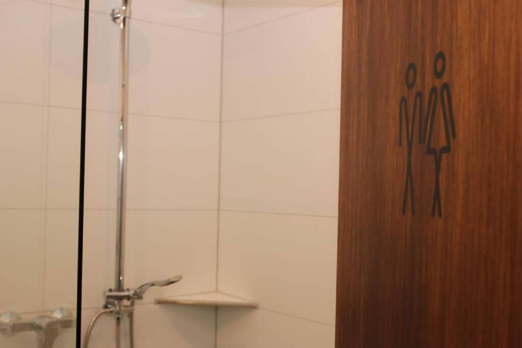 Moderne Ferienwohnung Mit Privatem Eingang - Rosa Kalletal Bagian luar foto