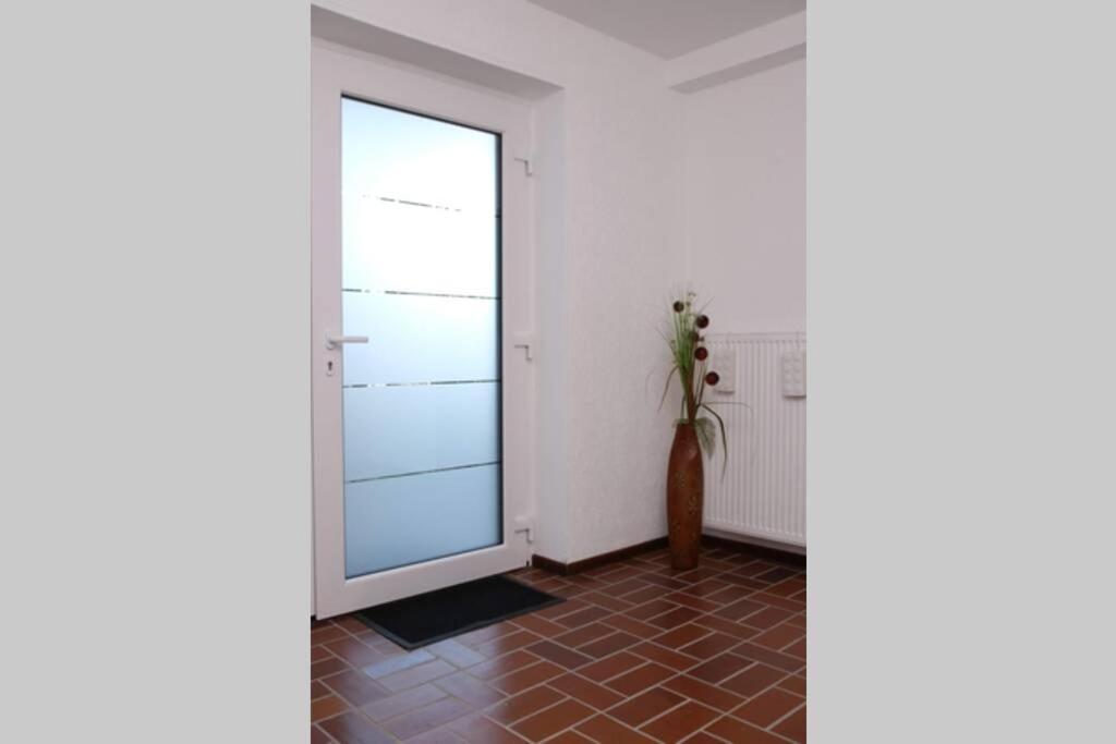 Moderne Ferienwohnung Mit Privatem Eingang - Rosa Kalletal Bagian luar foto